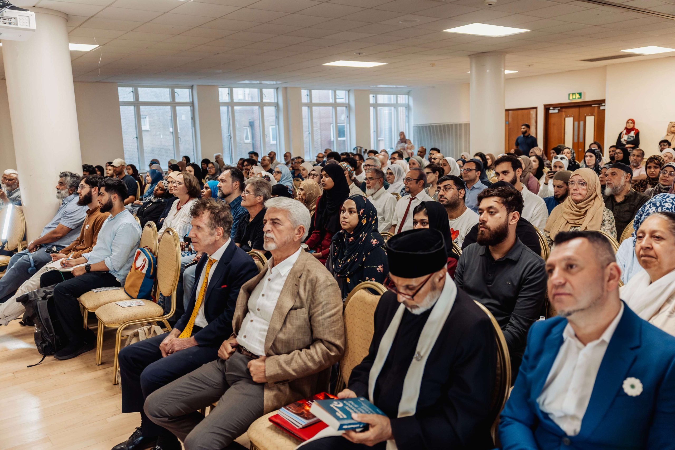 Islam between East and West da